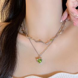 Collares pendientes Y2K Moda Verano Cadena de doble capa Collar de cristal verde para mujeres Dulce fresco Corazón de melocotón Clavícula Joyería estética