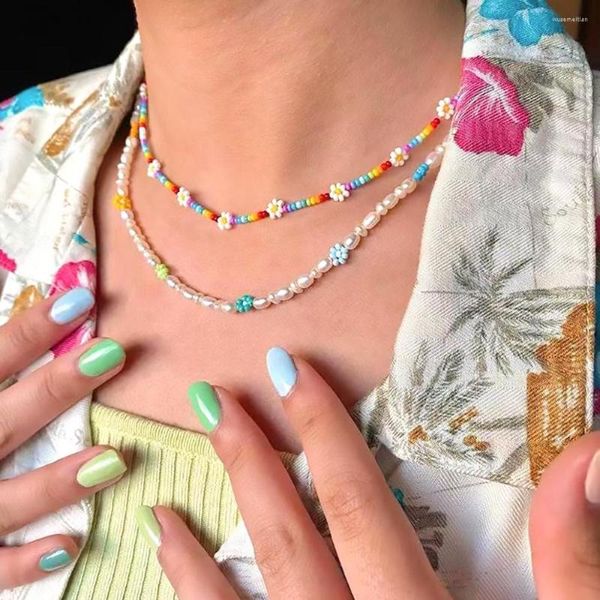 Collares colgantes Y2K, gargantilla de cuentas de hilo de moda para mujer, collar bohemio colorido hecho a mano con margaritas cortas, joyería de perlas