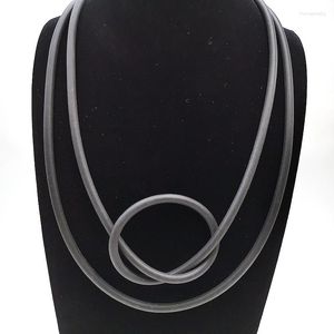 Hanger Kettingen YDYDBZ 2023 Unieke Eenvoudige Zwarte Rubberen Punk Stijl Choker Voor Vrouwen Lange Sieraden Meisje Gift