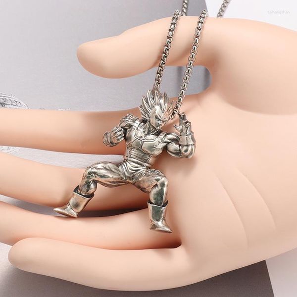 Collares colgantes Pelo amarillo Músculo Fitness Hombre Guerrero Collar Clásico Punk Anime Personaje Lucha Figura Estatua Joyería Regalos