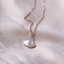 Colliers pendants Yun Ruo 2021 316l Titanium Steel Classic Shell Skin Collier Femme Femme 18K Collier plaqué or