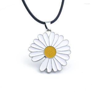 Pendentif Colliers Yungqi Daisy Collier pour femmes Hommes Argent Couleur Tournesol Hip Hop Émail Blanc Mode Charme Bijoux