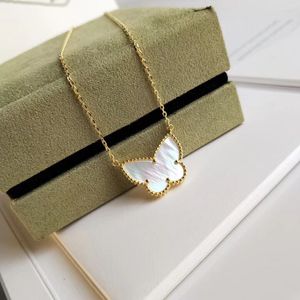 Pendent Collier Lucky Collier Pendre Joulaire Gold Blanc Mother of Pearl Perl Butter Charme Chaise courte Choker pour femmes Bijoux