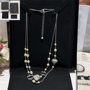 Pendentif en perles pour femmes, nouveau Style de styliste, cadeau romantique d'anniversaire, collier avec longue chaîne