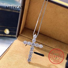Colgantes de 3 mm de corte redondo D VVS1 Collar cruzado de moissanita para mujer Cadena de cuello de diamante cristiano de plata esterlina 925