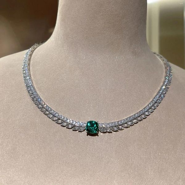 Colgantes Chapado en plata 925 Diamante de alto carbono Musa Verde/Pequeño Libro Rojo Collar de lujo con luz verde