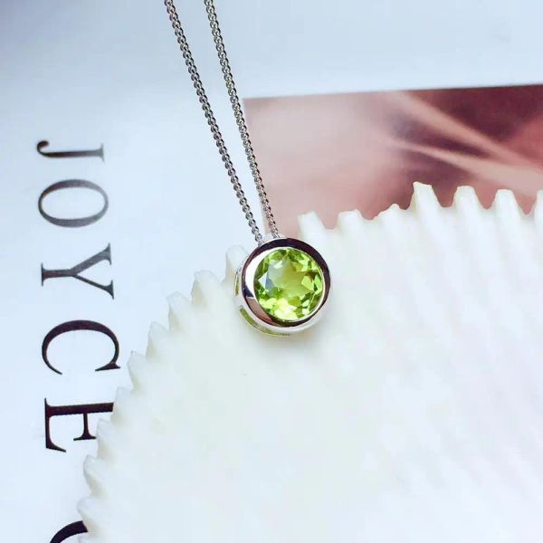 Pendants Chic Green Peridot Gemstone Pender For Women Collier avec Silver Fine Jewelry Birthday Anniversary Gift Round Green Gem