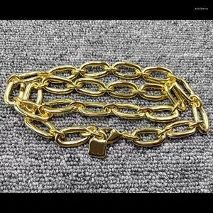 Pendants Collier de chaîne en or métallique rétro européenne et américaine pour les bijoux pour femmes
