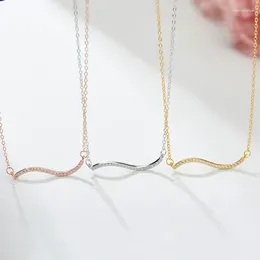 Pendants Light Luxury Niche Design Wave Collier Pure Silver 2024 Chaîne de clavicule pour femmes Tempérament minimaliste