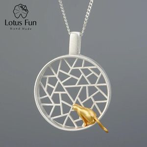 Colgantes Lotus Fun Plata de Ley 925 auténtica Diseño hecho a mano Joyería fina Lindo colgante de gato de oro de 18 quilates jugando junto a la ventana sin collar