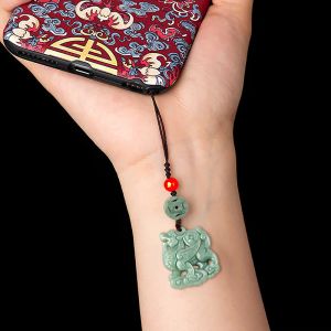 Hangers Mai Chuang/Hand gesneden/natuurlijke jade vliegen eenhoorn Emerald hanger Mobiele telefoon Auto keten Fashion Persoonlijkheid Boetiek sieraden