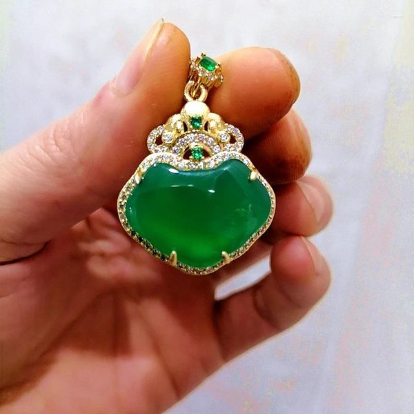 Pendants Chalcédoine vert naturel 925 argent incrusté Ruyi Lock Pendant Fashion Boutique Jewelry Men and Women's Agate Collier