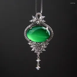 Pendants Chalcédoine vert naturel sculpté 925 Silver Inlaid Pendant Fashion Bijoux Femelle Collier Agate Collier Accessoires