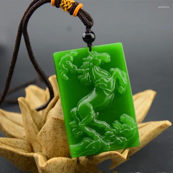 Pendentifs Naturel vert sculpté à la main Ma Ping'an Jade pendentif mode Boutique bijoux hommes et femmes cheval au succès collier