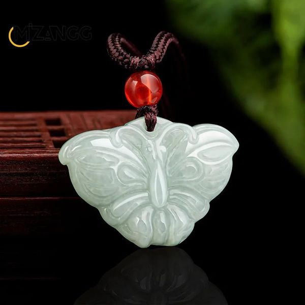 Pendentifs Naturel Myanmar A Goods Jade papillon pendentif sculpté à la main jadéite collier mode exquis bijoux cadeaux pour hommes et femmes