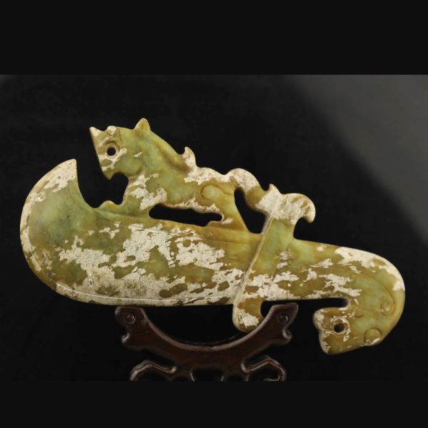 Pendentifs Vieux jade naturel sculpté à la main statue dragon hache épée pendentif d8