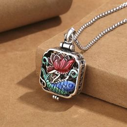 Pendants Retro Hollow Lotus Flower Box Pendant Collier pour hommes Femmes Jewelry Personnalité Écriture Bouddhiste Mezuzah Amulet Mâle