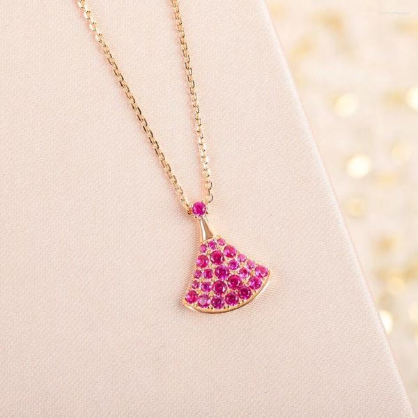 Pendentifs Couleur Or Rose Mode Simple Rose Petite Jupe Collier Femmes De Haute Qualité De Luxe Fête D'anniversaire Designer Bijoux