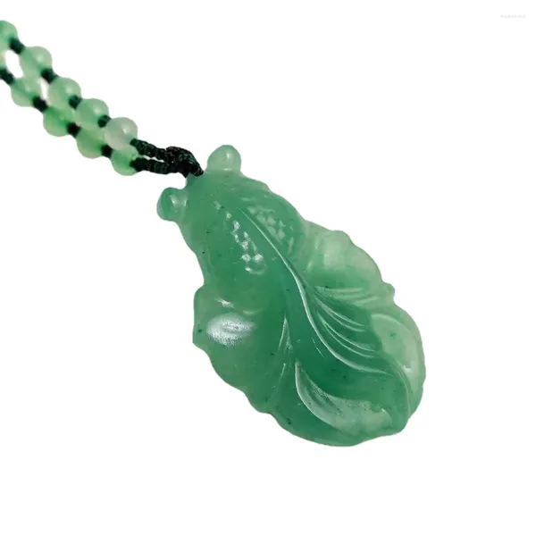 Collier pendentif unique en jade naturel avec motif poisson vert