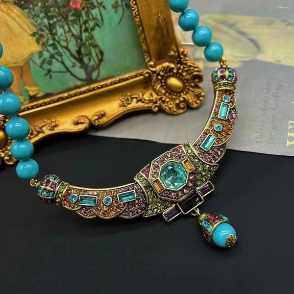 Pendentifs Vintage colliers en strass européens et américains pierres turquoise bleues pour bijoux en diamant Flash de montagne
