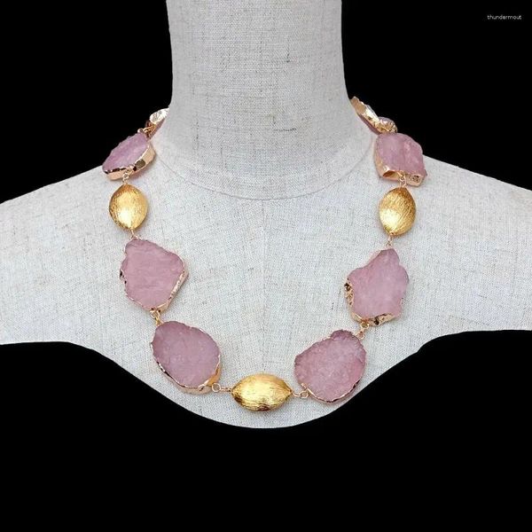 Colgantes YYGEM Collar en bruto de cuarzo rosa natural de 29x32 mm, collar en bruto chapado en oro con piedras preciosas de 19x26 mm, collares en bruto cepillados