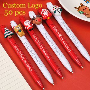 Pennen 50 PCS Christmas Ballpoint Pennen Aangepaste logo grave naam pen zwarte inkt pennen voor schoolkantoor leveranciers kinderen kerstcadeaus