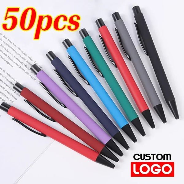 Stylos 50pcs Metal Ballpoint Pen Advertising Gift Styl Custom Logo Student Pinellerie Bureau Laser Gravure Texte Promotionnel Pen