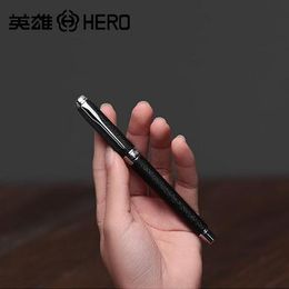 Stylos de livraison gratuite Hero 6088 Fountain Pen 0,5 mm Étudiant de pointe écrivant le meilleur cadeau