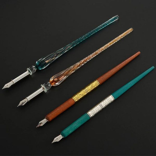 Stylos supérieurs à la caisse de la plume de la plume en bois vintage de stylos.