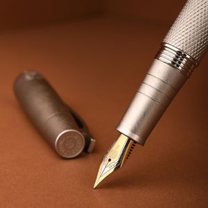 Bolígrafos Hongdian 6013 Sier Metal Fountain Pen Iridium EF/F/Bent Nib con clip Beautiful Texture Excelente Oficina de Negocios Ink Pen