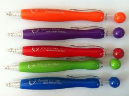 Pennen Hot Selling Colourfull Solid Promotional Ballpoint Ball Pen Brand Persoonlijke bedrijfsnaam voor hotelcadeau