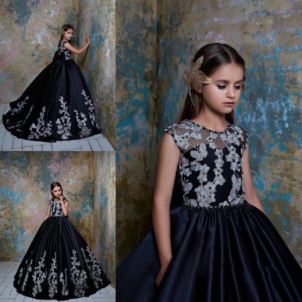 Pentelei 2019 Vestidos de niña de flores negros para bodas Cuentas con apliques de encaje de mariposa Vestidos de bebé para niños pequeños Vestido de comunión rural barato