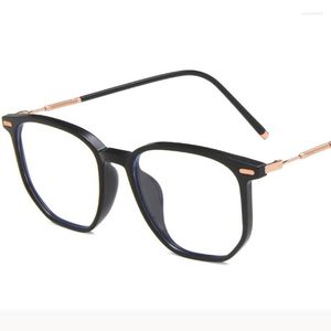 Mensen spiegelen designer frame platte ultralichte glazen klassieke coole dames stralingshoensontwerper zonnebrillen tr90 prachtige tij vrouwen retro merk metal mode