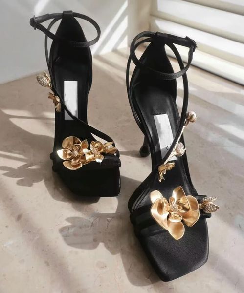 Marca perfecta Sandalias de boda nupcial Zapatos Zea Mujer Punta cuadrada Tacones altos Flores de metal Satén negro Señora Gladiador Sandalias EU35-41