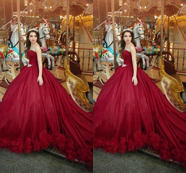 Perfect Dark Red Princess Prom Ball Gowns Mujeres Strapless Crystal Belt Flores hechas a mano Tulle Quinceanera Dress Sweet 16 Girls Pageant