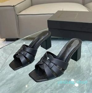 Perfect Luxury Brand femme sandale talon épais talon extérieur plage chaussures de glissière hommage sandales plates nues sandales en cuir veau