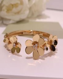 Perfecto popular pulsera de hierba afortunada Flower Lady Fashion High End y Dance Party de alta calidad Regalo de flete Gorgeous7280540