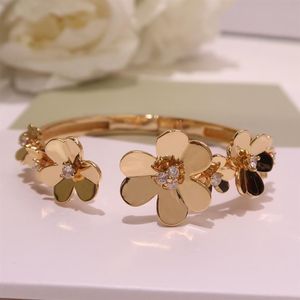 Parfait populaire chanceux herbe Bracelet fleur dame Bracelet mode haut de gamme et de haute qualité danse fête fret cadeau magnifique261C