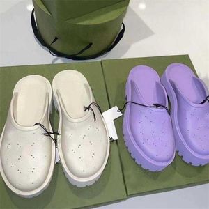Geperforeerd designer sandalen luxe platform schuif holle patroon slippers transparante materialen sandaal rubberen flats slipper