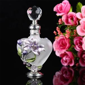 Parfumfles 5 ml Vintage S Hartvorm Handmatig schilderen Lege Refilleerbaar metalen Glazen bruiloft Decoratie Geschenk 220909