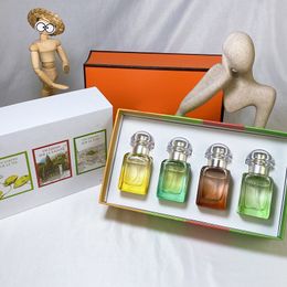 Profumi Fragranze per set di profumi neutri 30 ml * Abito da 4 pezzi Regalo per il giorno festivo EDT Spedizione veloce gratuita