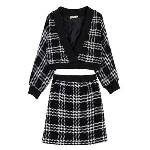 PEUT-ÊTRE U Femmes Noir Blanc Poule Plaid Tweed Mini Jupe Crayon 2 Deux Pièces Ensemble Élégant Sexy Col En V Top LJ201126