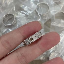 Perlee zoete klaver designer ring voor vrouw sieraden trouwring bloem diamanten ring Valentijnsdag eenvoudige mode sierlijke dame accessoire populaire zl169 F4