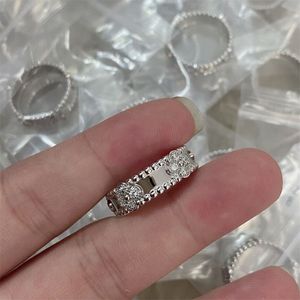 Perlee Sweet Clover Designer Ring voor Vrouw Sieraden Bruiloft Bloem Diamant Valentijnsdag Eenvoudige Mode Sierlijke Dame Accessoire Populair Zl169 F4knfjKNFJ