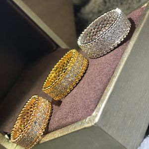 Perlees New Designer Jewelry for Women Blingbling Wedding Rings of Woman Man Love Valentines Party Elegant Van Wide Band Full Diamond Ring Sier alta calidad