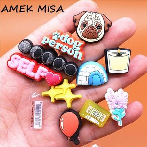 Persoon Dog Pug Charms Cute Ballon Sterren Barricade Clapping Candle Shoe Accessoires Jibz Lavendel Eclipse Clipse Decorations 220707