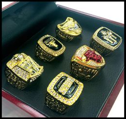 Persoonlijke collectie 1991199219931996199719998 Jaar Chicago Championship Ring met Collector039S -weergave Case6862286
