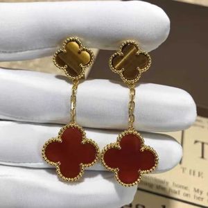 Boucles d'oreilles personnelles Musthave pour les fêtes New and Higher Gold Flower Flowerfly Four Leaf Clover Womens 18K Rose Anti With Common Vanly