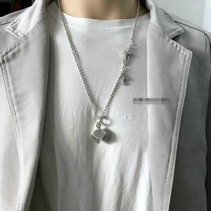 Collier de croix de personnalité pour les hommes et les femmes pendentif Collier en argent vintage Gift pour les couples