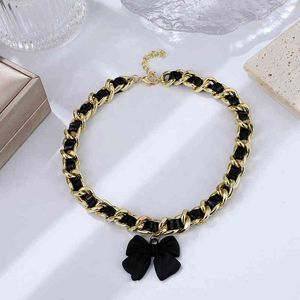 Persoonlijkheid parel camellia trui ketting ketting vrouwelijke mode hiphop pu lederen hanger lange stijl ketting AA220318